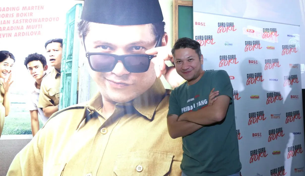 Gading Marten berperan menjadi laki-laki bernama Taat di Guru-Guru Gokil (Daniel Kampua/Fimela.com)