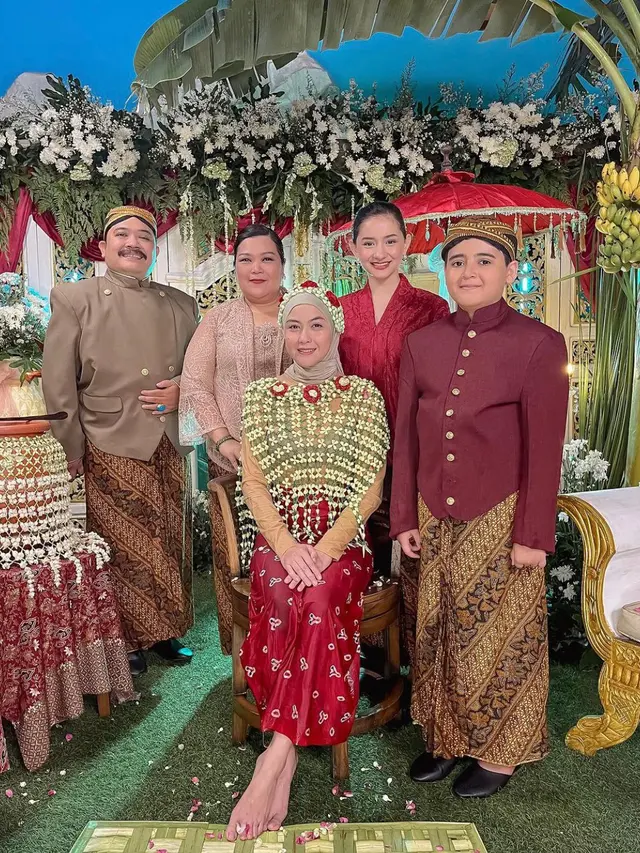 Potret Sesi Penyiraman Pengantin Nabila (Instagram/@vatemat)