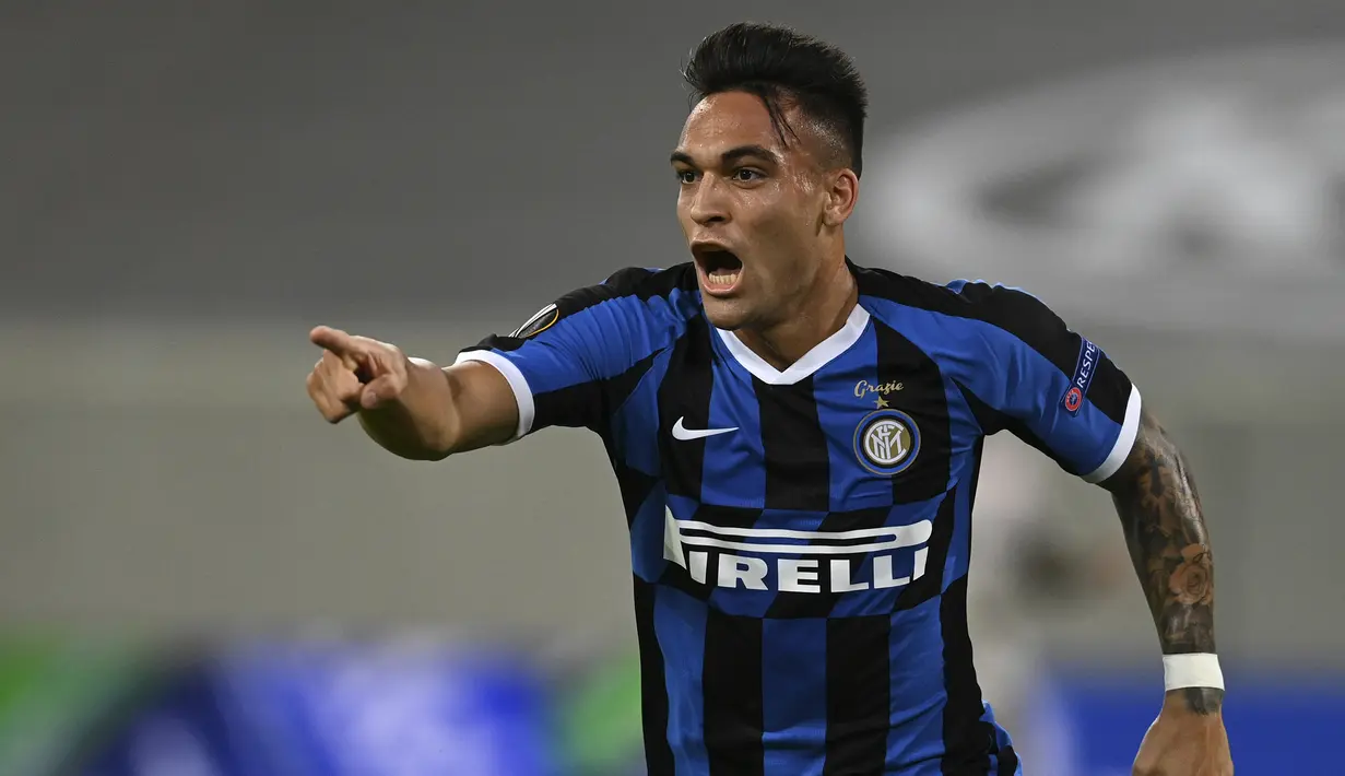 5. Lautaro Martinez - Lautaro Martinez merupakan salah satu pemain yang masuk dipantauan Barcelona sejak musim panas lalu. Dengan adanya kabar Luis Suarez dan Lionel Messi akan pergi dari Barcelona, Martinez mungkin menggantikan bisa posisi kosong tersebut. (AFP/Sascha Steinbach/pool)