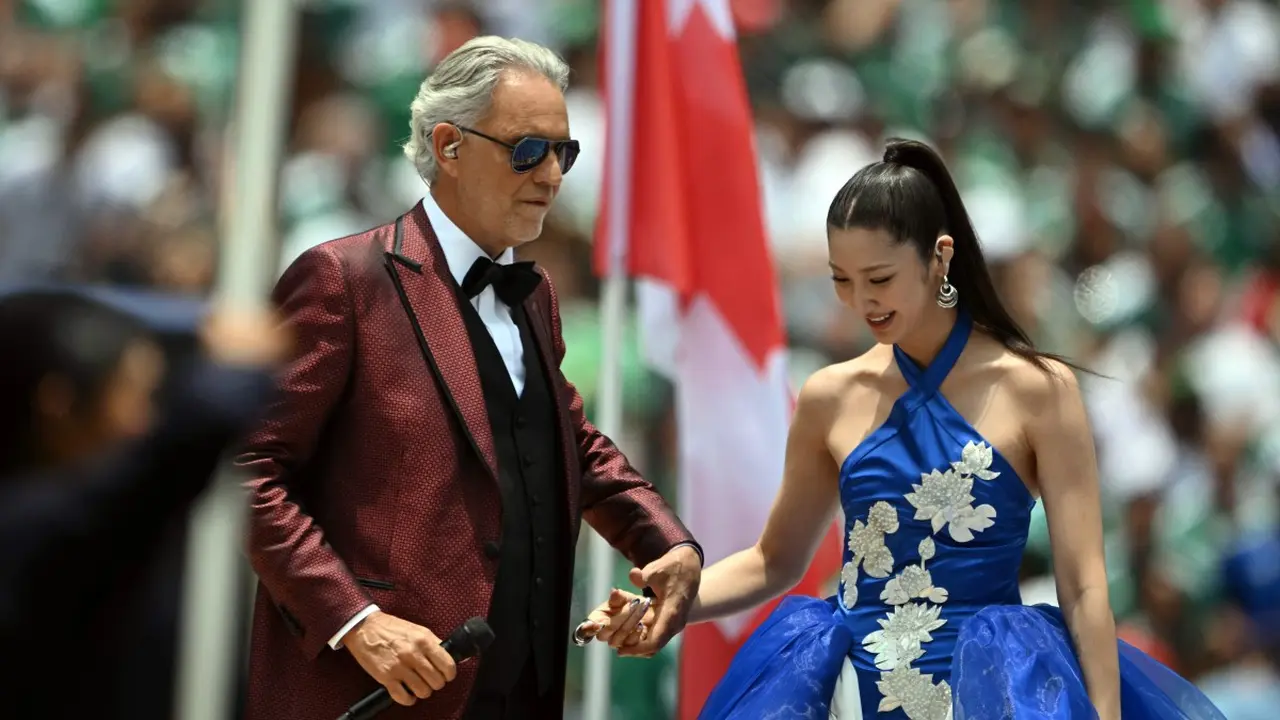 Pesona EJAE Duet dengan Andrea Bocelli di Pembukaan World Cup 2026, Tampil Anggun di Lapangan Hijau
