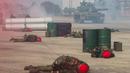 Manuver tank saat latihan peningkatan kesiapsiagaan yang mensimulasikan pertahanan terhadap gangguan militer China jelang Tahun Baru Imlek di Kota Kaohsiung, Taiwan, 11 Januari 2023. China memperbarui ancamannya untuk menyerang Taiwan dan memperingatkan bahwa negara tersebut telah "bermain api". (AP Photo/Daniel Ceng)