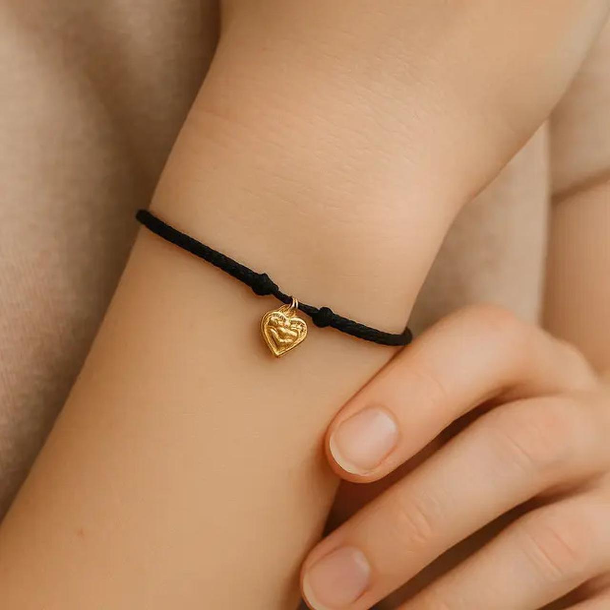 7 Model Gelang Emas Tali Hitam Terbaru, Aksesoris Kasual yang Stylish untuk Hangout
