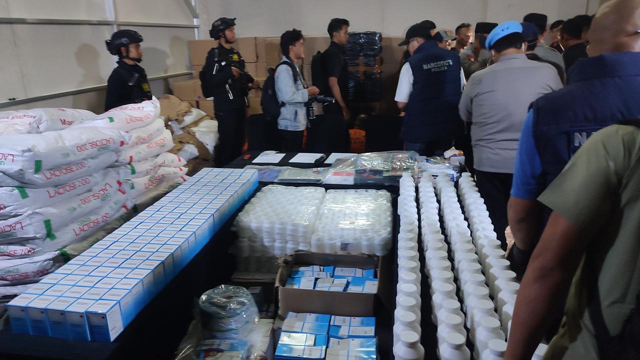 Polisi Gerebek Pabrik Obat Keras di Bandung, Produksi 8 Juta Butir Sehari