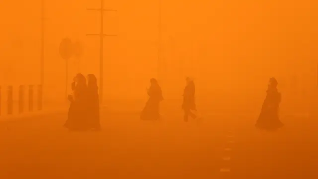 Kabut Oranye Serbu Kuwait karena Badai Pasir