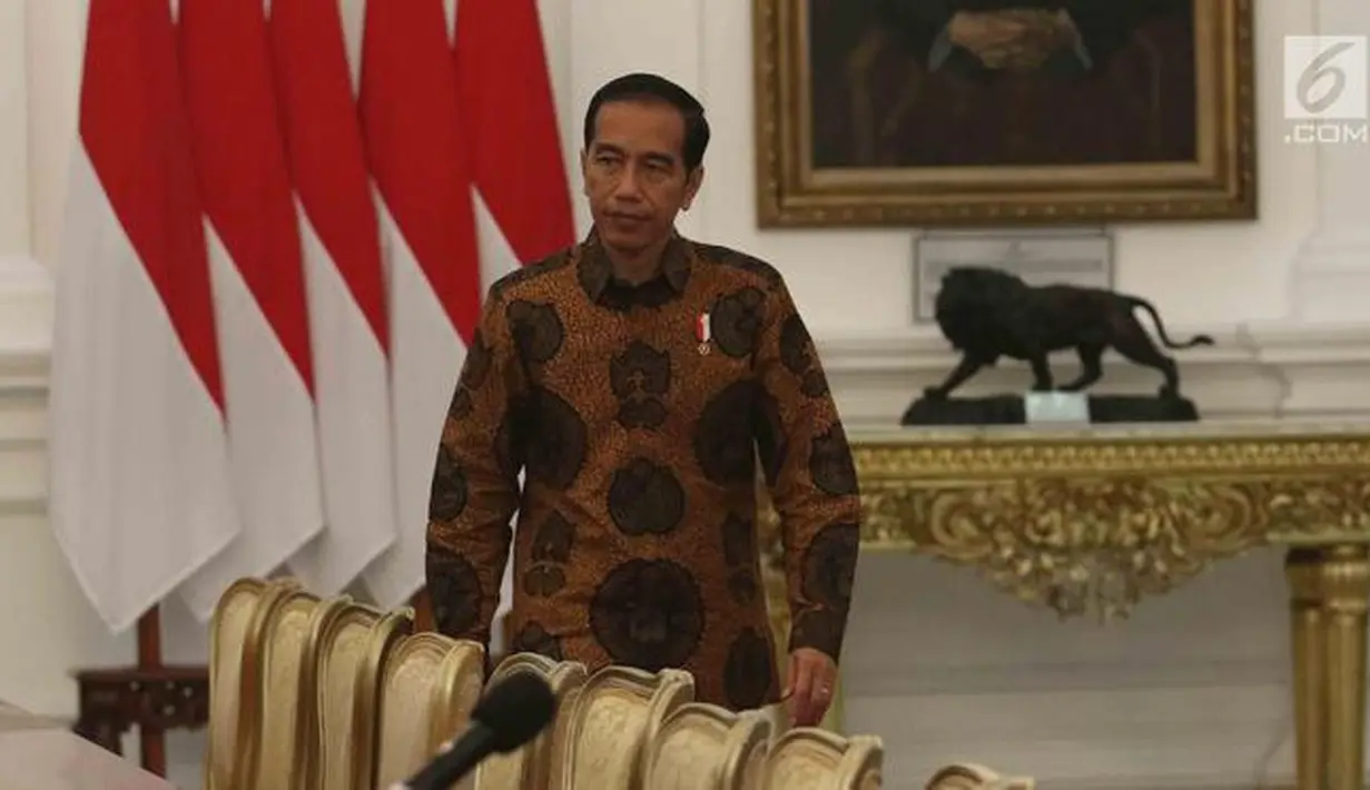 Presiden Joko Widodo bersiap menemui Sekjen ASEAN Dato Paduka Lim Jock Hoi dari Brunei Darussalam beserta Delegasi di Istana Merdeka, Jakarta, Jumat (23/3). Pertemuan membahas pembangunan gedung baru sekretariat ASEAN. (Liputan6.com/Angga Yuniar)