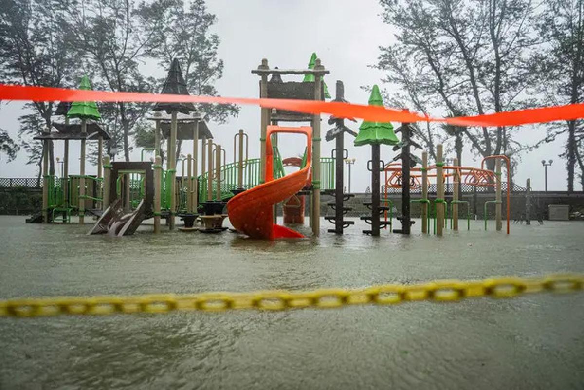 Dahsyatnya Topan Super Ragasa di Hong Kong Hancurkan Pintu Kaca dan Bikin Lobi Hotel Banjir