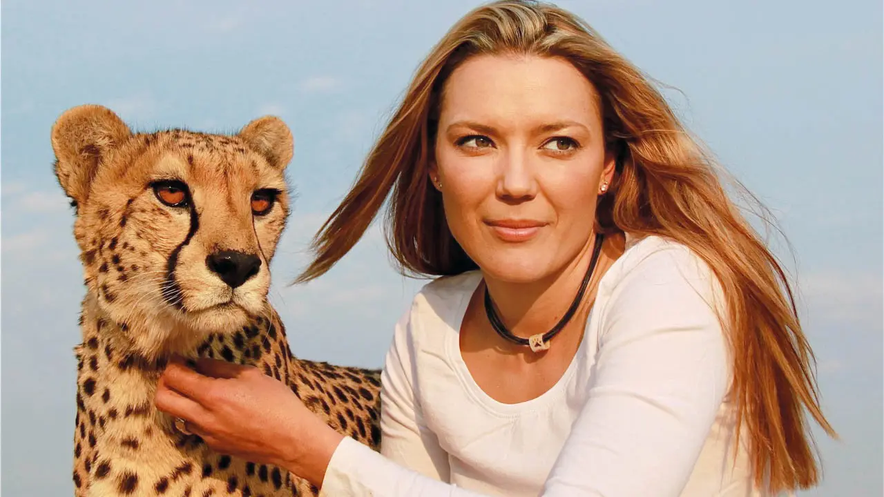 Wanita Cantik Ini Penakluk Cheetah Buas