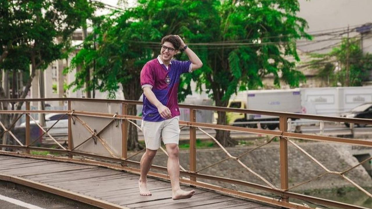 Ada juga yang salfok dengan penampilan El Rumi. Potretnya makin ganteng.<br>