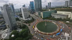 Suasana gedung bertingkat di kawasan Bundaran HI, Jakarta, Rabu (21/12).  Hingga Desember awal ini penerimaan pajak sebesar 71 persen dari targetnya yang tertuang dalam APBNP sebesar Rp 1.355,2 triliun. (Liputan6.com/Angga Yuniar)