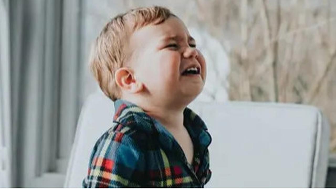 4 Cara Menenangkan Anak yang Mengalami Tantrum di Publik, Jangan Panik!