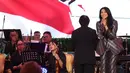 Tak hanya jadi tamu undangan, Anggun turut menyumbangkan suara merdunya untuk memeriahkan acara tersebut [@anggun_cipta]