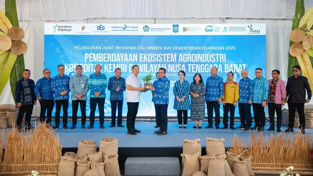 Penandatanganan nota kesepahaman (MoU) dalam Program TJSL Sinergi SMV Kementerian Keuangan 2026 untuk mendorong pemberdayaan ekosistem agroindustri komoditas kemiri di Nusa Tenggara Barat, Kamis (24/9/2026).