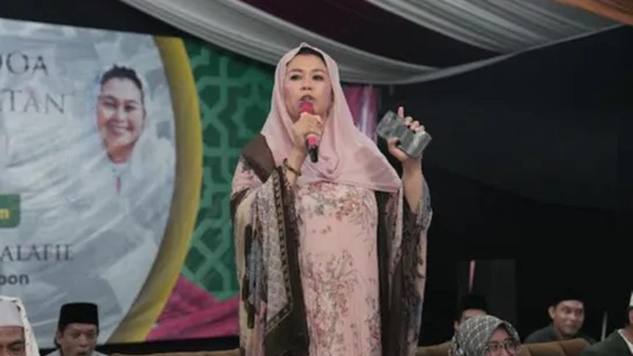 Jenis cairan ini juga banyak digunakan dalam industri kimia dan pupuk. Salah satu sifat asam sulfat adalah korosif karena mudah terbakar.<br>