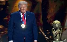 Trump Senyum Lebar Terima Penghargaan Perdamaian FIFA: Saya Menyelamatkan Jutaan Nyawa
