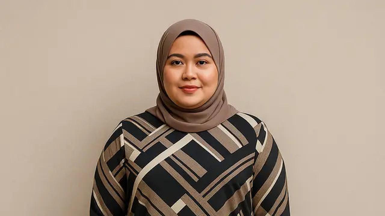 Tubuh Pendek Apakah Cocok Pakai Tunik Panjang? Ternyata Ini Kuncinya Biar Enggak Terlihat Tenggelam