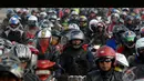 Pemudik motor memadati jalur Karawang - Cikampek di Desa Lamaran, Karawang, Jawa Barat, Sabtu (26/7/2014) (Liputan6.com/Miftahul Hayat) 