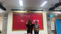 Mahfud Md menyerahkan surat pengunduran diri dari jabatan Menko Polhukam kepada Presiden Jokowi di Istana, Kamis (1/2/2024). (Liputan6.com/ Muhammad Radityo Priyasmoro)
