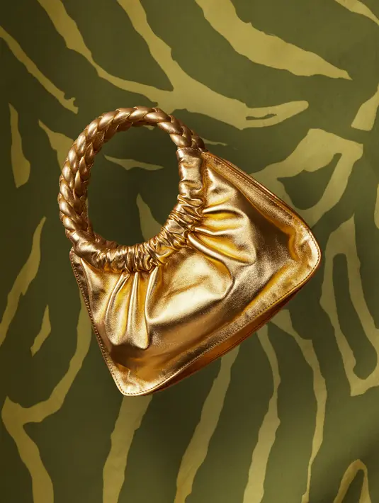 Koleksi tersedia secara online dan di butik Christian Louboutin tertentu. [Foto: Document/Christian Louboutin]