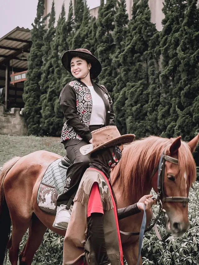 [Fimela] Dewi Perssik