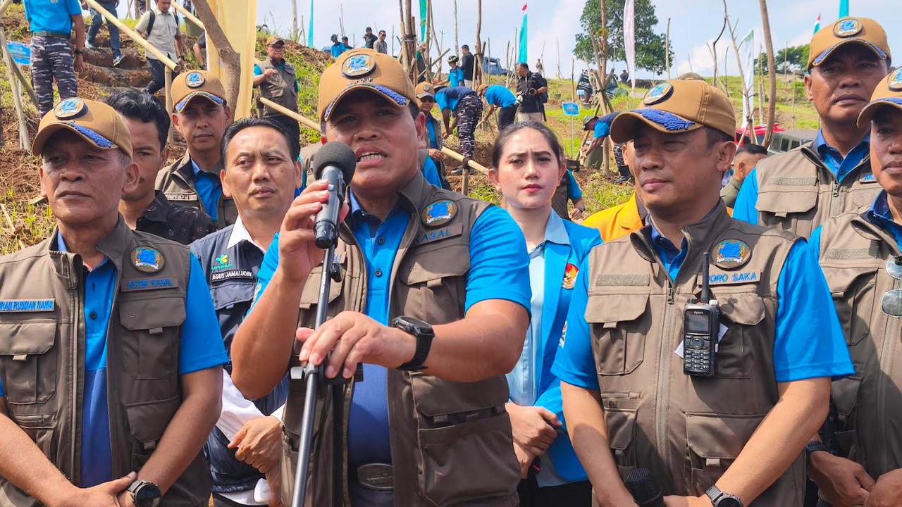 Buka Baksos dan Bakti Kesehatan AAL 42, KASAL Resmikan Jembatan di Desa Bojongkoneng