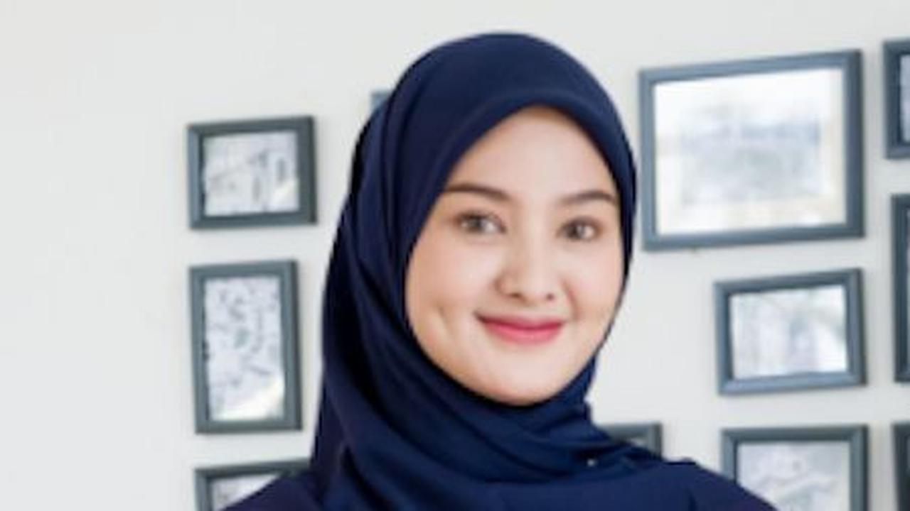 <b>Kebaya Jumputan Kutubaru&nbsp;</b><span style="border-color: rgba(229,231,235,var(--tw-border-opacity)); --tw-border-opacity: 1; --tw-shadow: 0 0 #0000; --tw-ring-inset: var(--tw-empty, ); --tw-ring-offset-width: 0px; --tw-ring-offset-color: #fff; --tw
