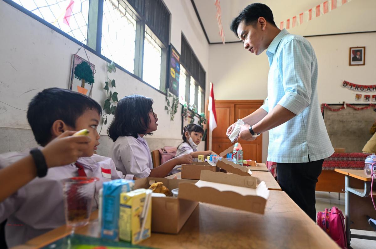 Makan Bergizi Gratis Bawa Kebahagiaan Para Pelajar di Tanah Air