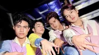 D'Squad Tampil Beda Lewat Editan Foto Retro ala 80-an