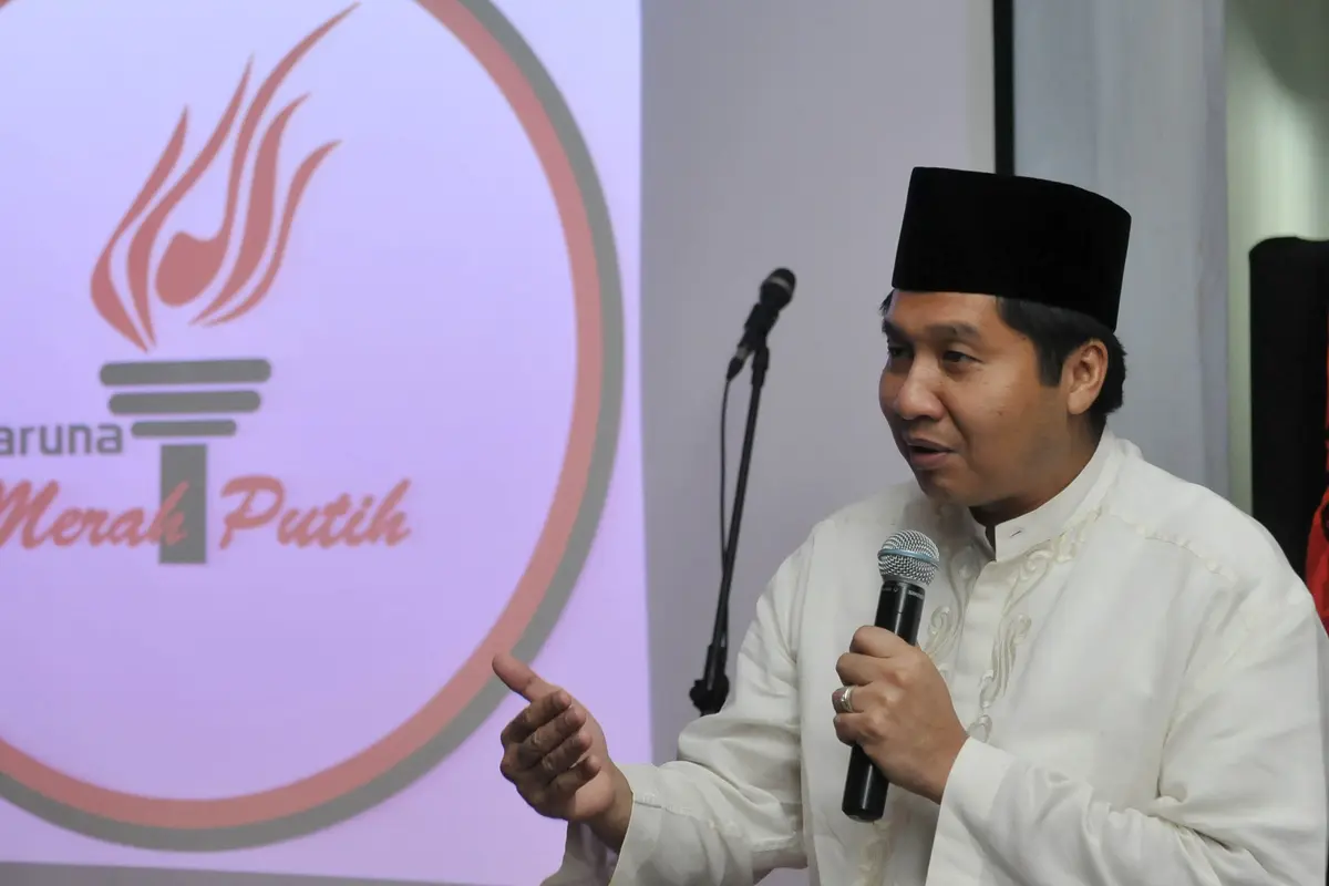 20150710-Majalah-Internal-PDIP-Jakarta-Maruarar-Sirait2