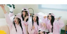 Pasca persidangan dengan Hype perihal nama grup, NewJeans umumkan akan hiatus. Keputusan ini tentu membuat para fans bersedih. Sebelum resmi hiatus, kita intip yuk gaya ikonik para member NewJeans yang imut [@newjeans_official]