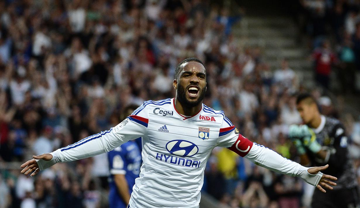 Alexandre Lacazette menmpati urutan pertama pembelian termahal Arsenal saat ini saat didatangkan dari klub Prancis Lyon pada 5 Juli 2017. Lacazette gaet Arsenal dengan nilai transfer sekitar 52,5 juta pounds. (AFP/Jeff Pachoud)