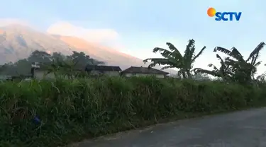 Polisi menyisir desa-desa di Lereng Gunung Agung dan menghimbau warga untuk mengungsi.