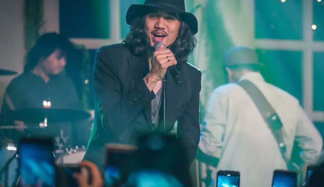 Menurutnya, hal itu merupakan ujian terberatnya. Terlebih, bersamaan dengan itu Sheila On 7 meluncurkan album terbarunya itu di sebuah stasiun TV. Sekitar 6-9 bulan Duta menjalani pengobatan untuk penyakitnya. [Instagram/pakduta]