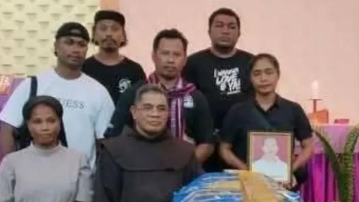 Momen Haru Pemakaman Guru Asal Flores NTT yang Ditembak KKB di Yahukimo Papua