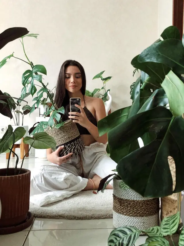 Beda Gaya 6 Artis Saat Mirror Selfie, Cantik Memesona
