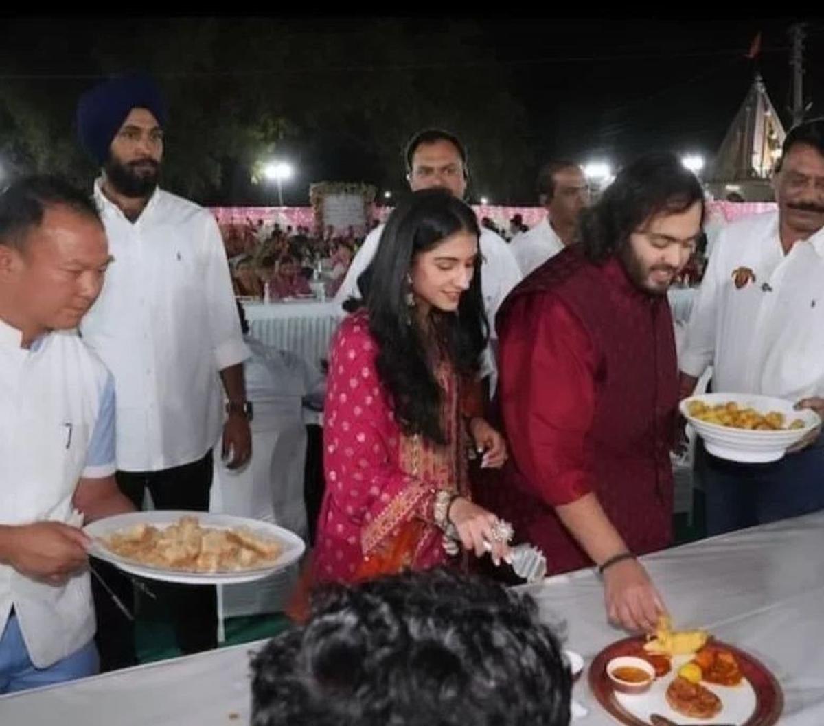 Para tamu di pesta pra nikah Anant Ambani akan menikmati 500 hidangan yang dibuat oleh sekitar 100 koki.