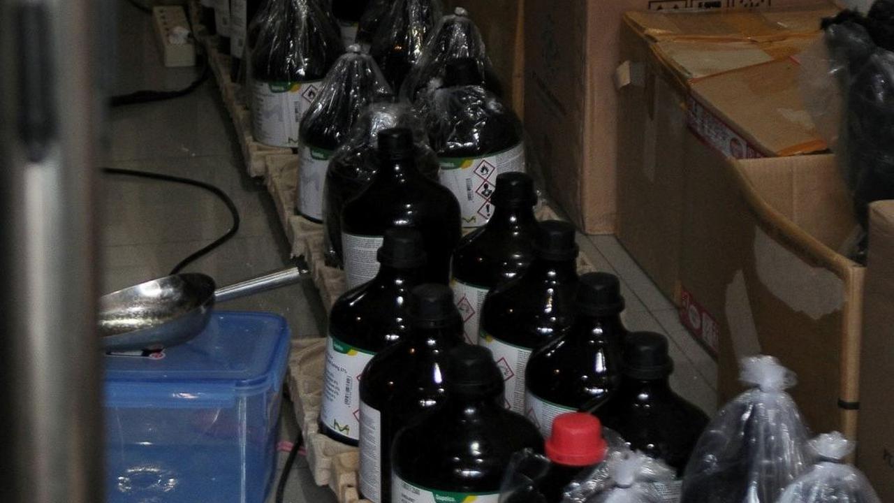 Dirtipidnarkoba Mabes polri, Brigjen Pol Mukti Juharsa menyebut dari lab tersebut anak buah Fredy mampu memproduksi narkoba sebanyak 1.300.000 butir ekstasi.<br>
