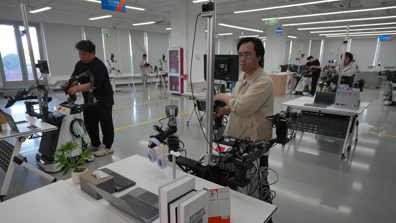 FOTO: Melihat Pabrik Robot Masa Depan di Beijing