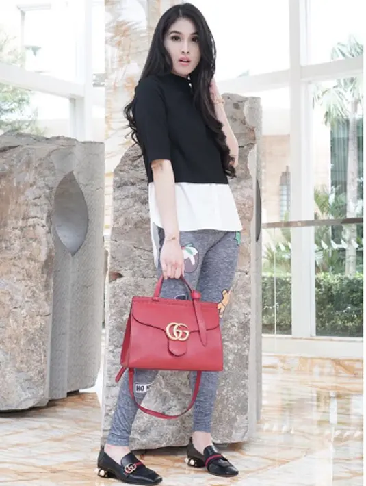 Memiliki seorang anak merupakan mimpi yang ingin segera diwujudkan Sandra dan Harvey di tahun 2017 nanti. Artis cantik ini menuturkan tidak akan menunda, justru ingin buru-buru. (Instagram/sandradewi88)