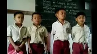 Video para siswa di Kalimantan Barat minta tas pada Presiden Jokowi viral. (Liputan 6 SCTV)