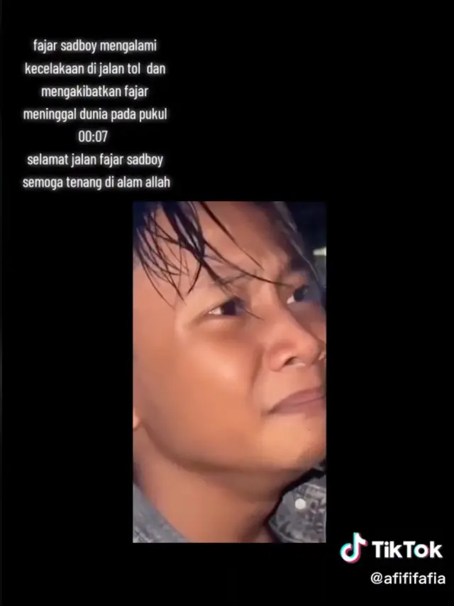 Unggahan Fajar Sadboy meninggal dunia akibat kecelakaan di jalan tol. (Foto: Dok. TikTok Afififafia)