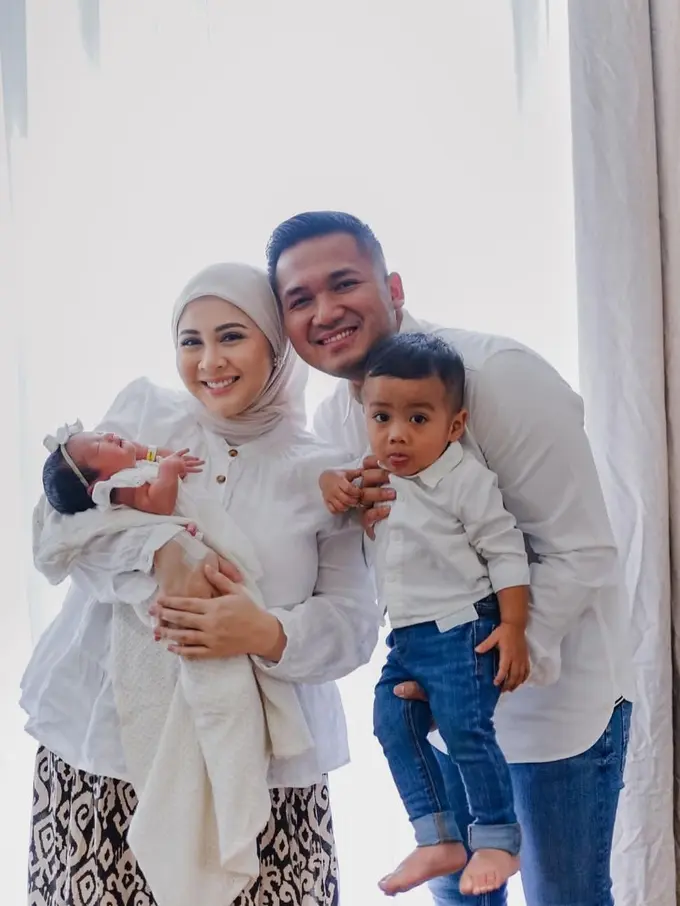 Potret Kedekatan Anak Pertama dan Kedua Kesha Ratuliu