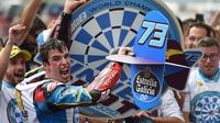 Pembalap EG 0,0 Marc VDS, Alex Marquez, berhasil meraih podium kedua Moto2 Malaysia musim ini di Sirkuit Sepang, Minggu (3/11/2019) siang WIB. Hasil tersebut telah cukup membuat Alex mengamankan gelar juara dunia Moto2 2019. (AFP/Mohd Rasfan)