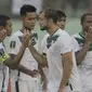 Bek PSMS, Reinaldo Lobo, usai gagal menendang Penalti saat melawan Persebaya pada laga perempat final Piala Presiden di Stadion Manahan, Solo, Sabtu, (3/2/2018). PSMS menang adu penalti atas Persebaya dengan skor 7-6. (Bola.com/M Iqbal Ichsan)