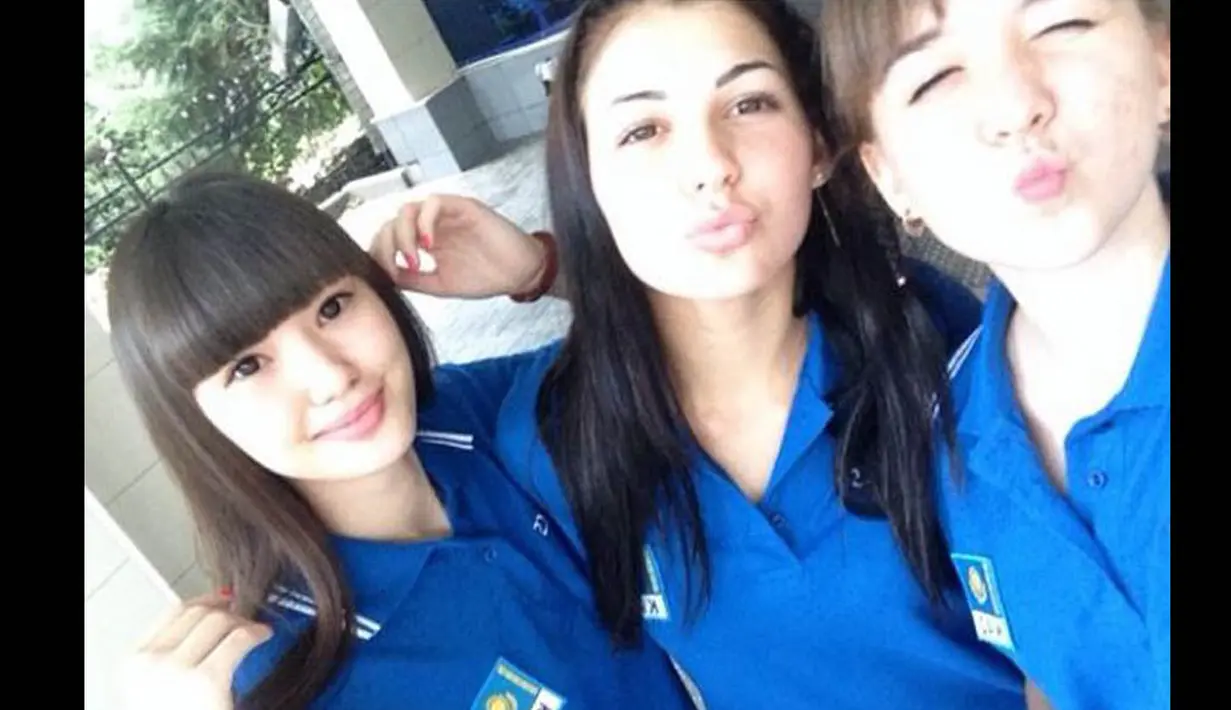 Sabina Altynbekova memposting foto selfinya dengan teman-temannya. (Rabu) (23/7/14)  (Instagram @altynbekova_11)