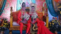 Mempelai pengantin pernikahan di Binuang yang buat heboh publik (Foto: Instagram/duniaindra/tmd)