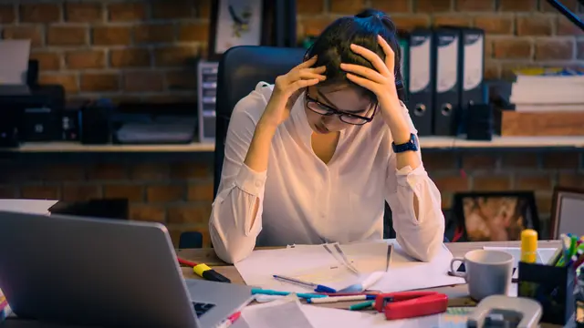 Zodiak Paling Sial karena Suka Meragukan Diri Sendiri