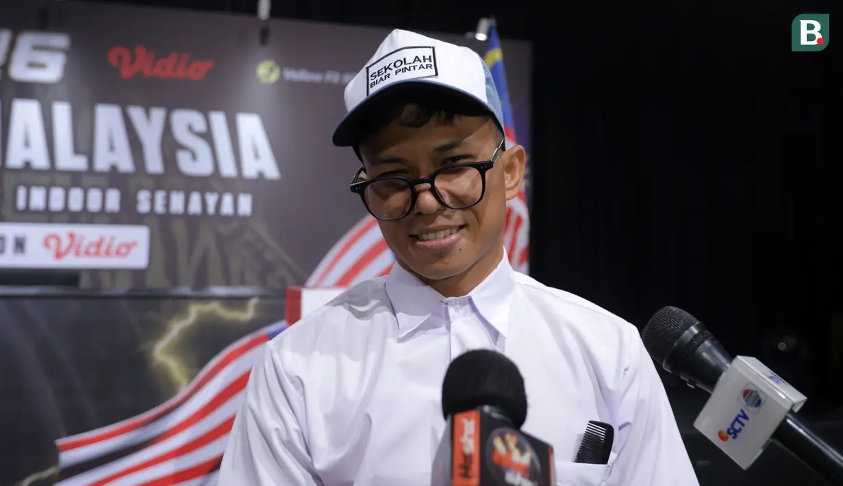 Petarung Indonesia, Ronal Siahaan, memberikan keterangan saat jumpa pers Byon Combat Showbiz Vol. 6 di SCTV Tower, Senayan, Jakarta, Kamis, (23/10/2025). (Bola.com/Bagaskara Lazuardi)