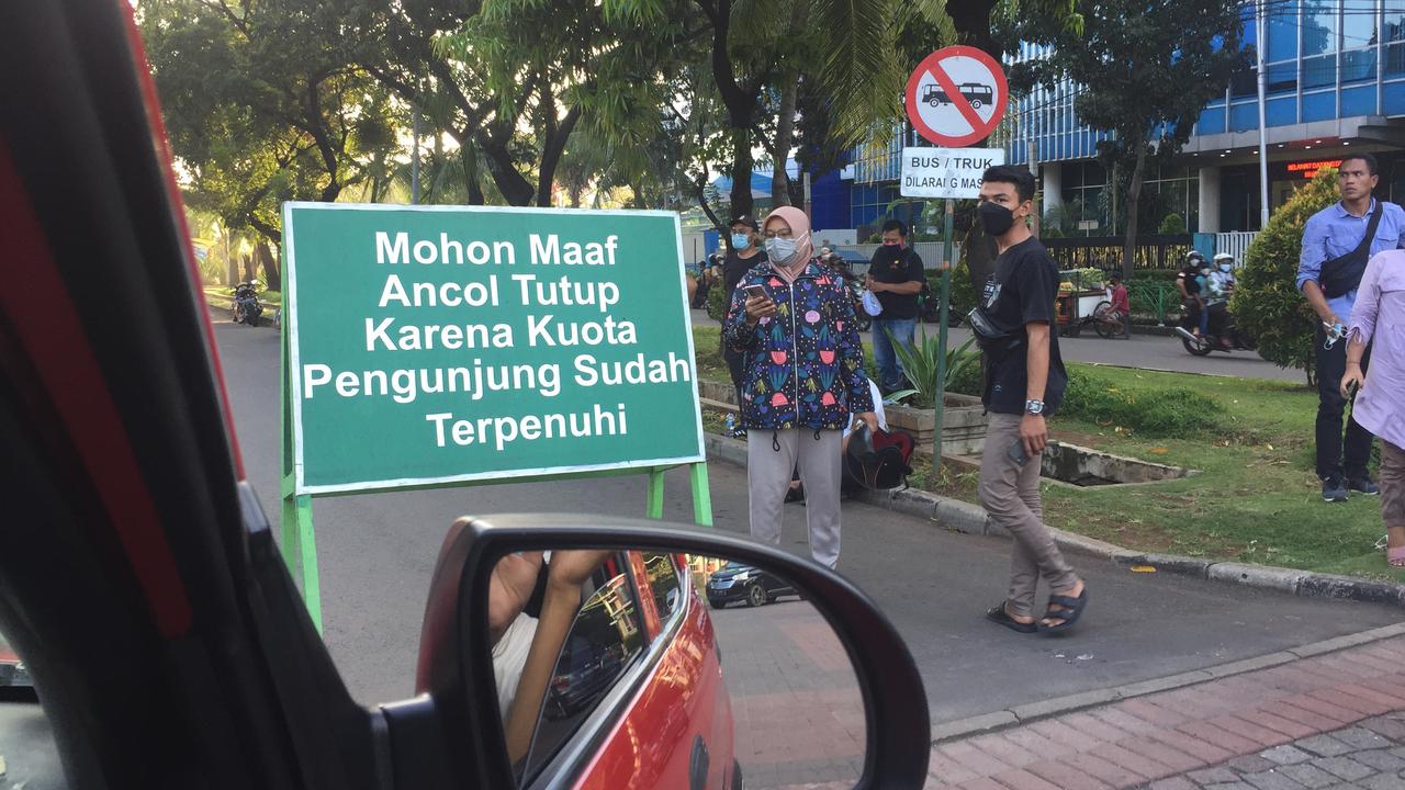 Pintu masuk Ancol ditutup akibat kapasitas pengunjung sudah penuh