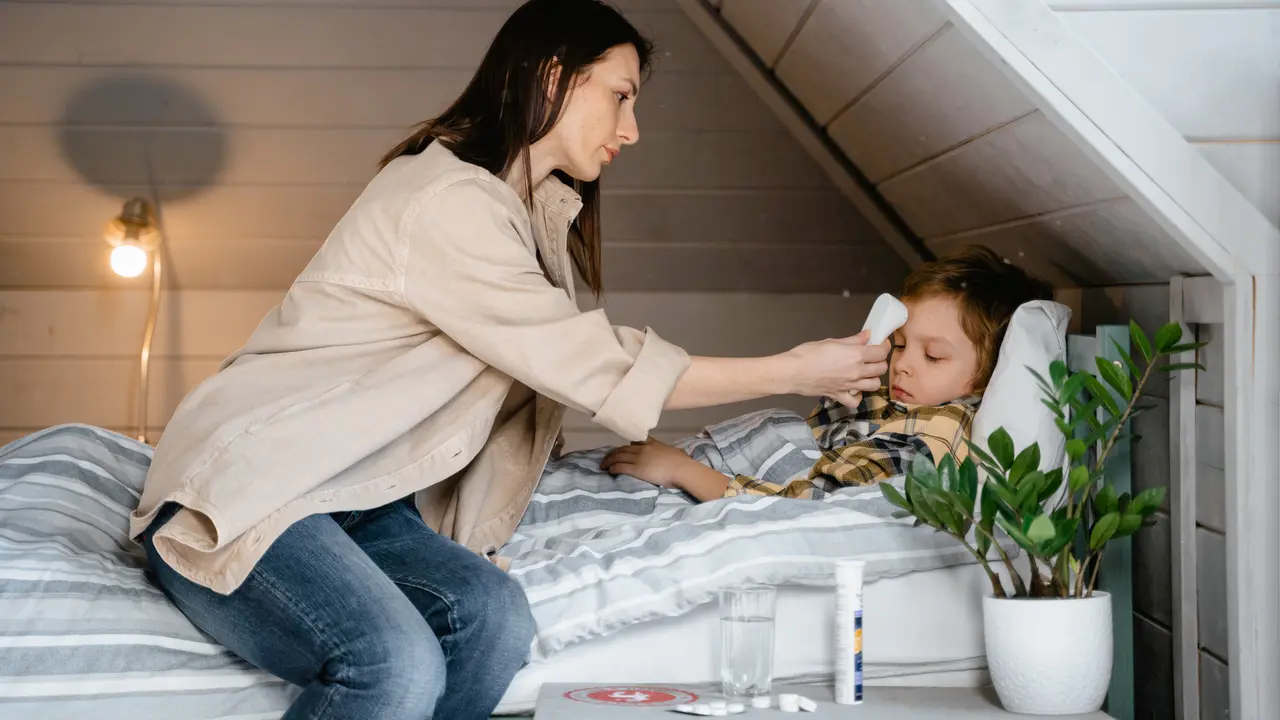 Penyeba anak kerap terpapar demam naik turun.