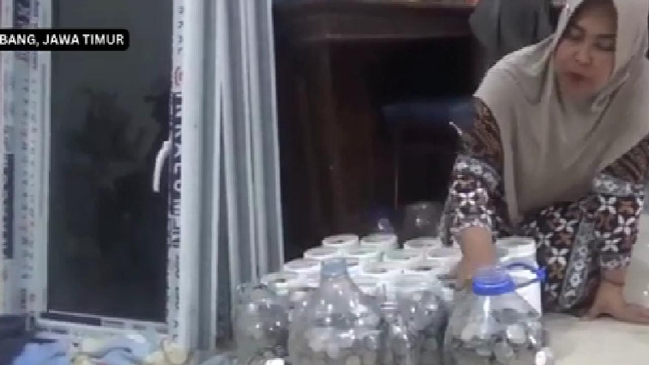 Kisah Haru Ibu Rumah Tangga Asal Jombang Daftar Umrah Pakai Uang Koin Rp30 Juta, Hasil Nabung 4 Tahun dari Sisa Belanja
